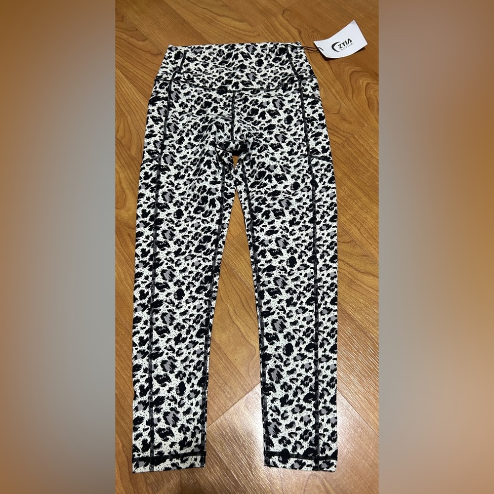 Zyia Active Snow Leopard Pocket Brilliant Hi Rise 7/8 24" (6-8) NWT